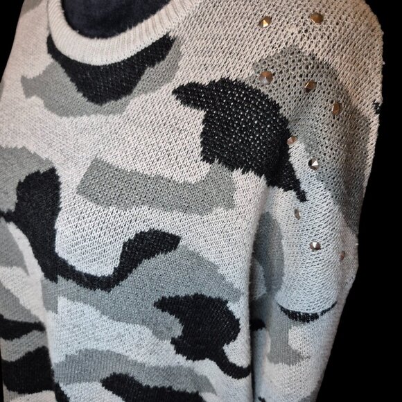 Love by Design Black and Gray Camo Sweater with Sholder Details - Picture 4 of 7